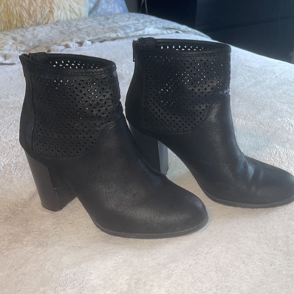 Women’s Apt. 9 Black Perforated High Heel Ankle Booties Boots; size 9.5 - Picture 9 of 10